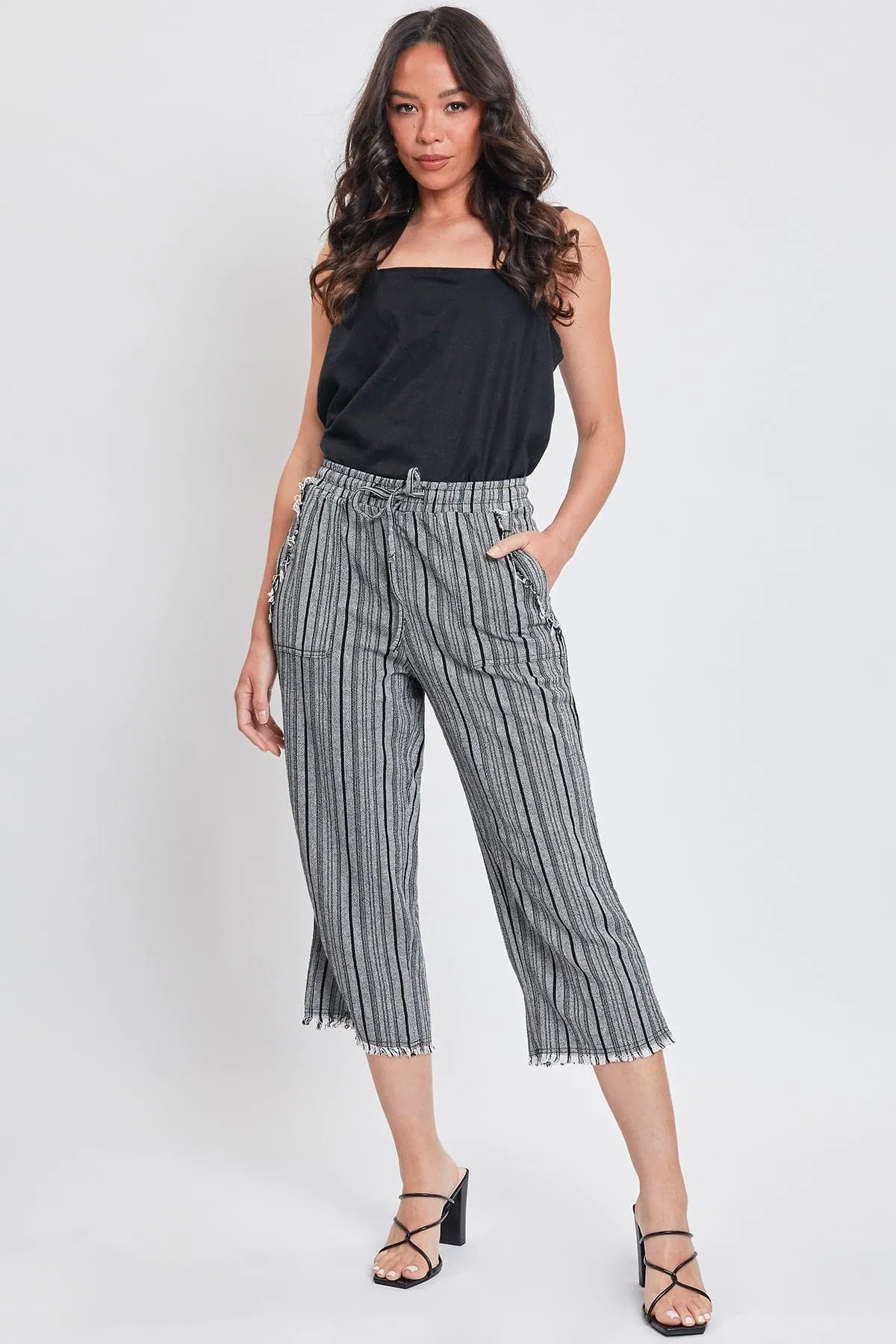 Women's High Rise Linen Capri Pant With Fray Detail